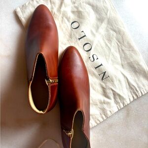 Size 9 Nisolo booties.